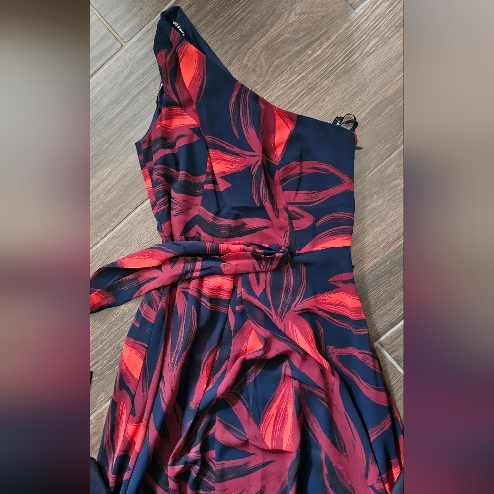 VINCE CAMUTO SZ 2 BEAUTIFUL DRESS High Low One Shoulder Navy and Red - Picture 5 of 5
